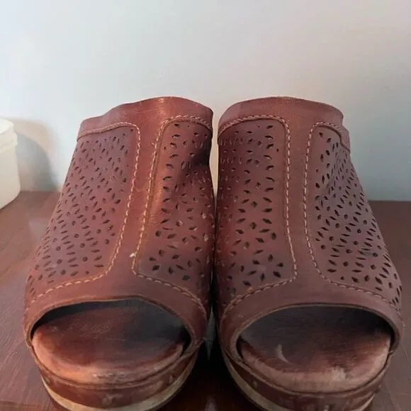 Ugg Brown Slide Shoes Size 8