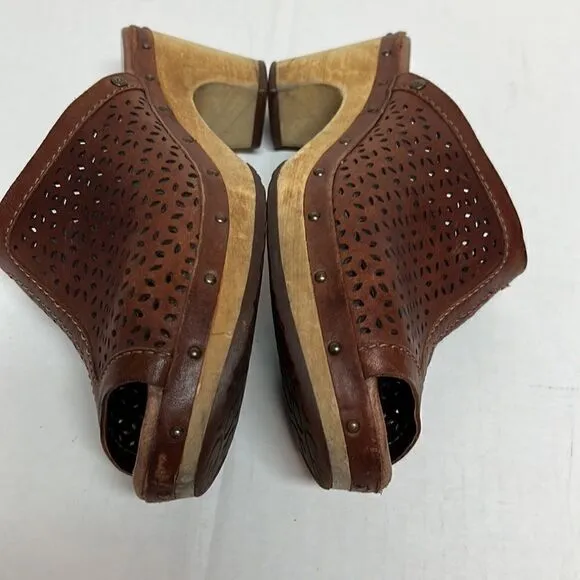 Ugg Brown Slide Shoes Size 8