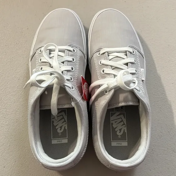 VANS | Chukka Low Chambray Grey &amp; White Skate Shoes