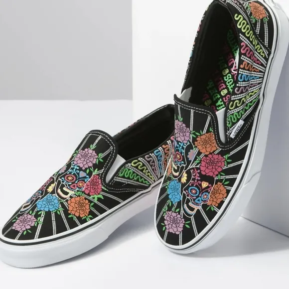 VANS Dia De Muertos Classic Slip-On Shoes Women brand  new