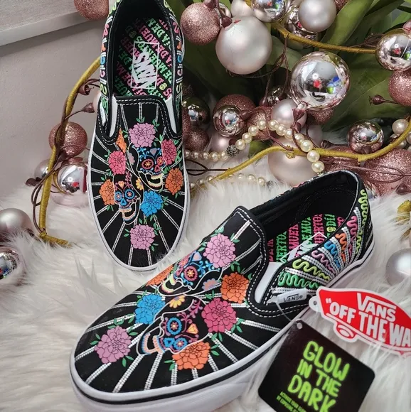 VANS Dia De Muertos Classic Slip-On Shoes Women brand  new