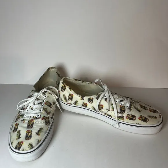 Vans “Drained and Confused” Pineapple White Sneakers. M size 9.0, W 10.5. Unisex