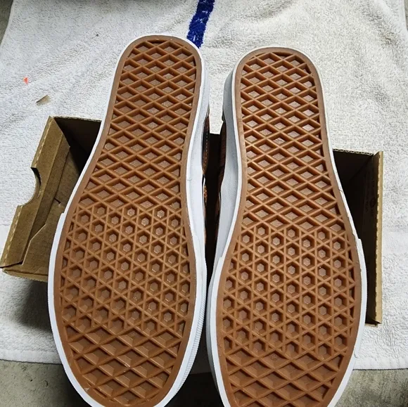VANS ERA Men's 4.5 / Women's 6 Skate Shoes Tiger/True White