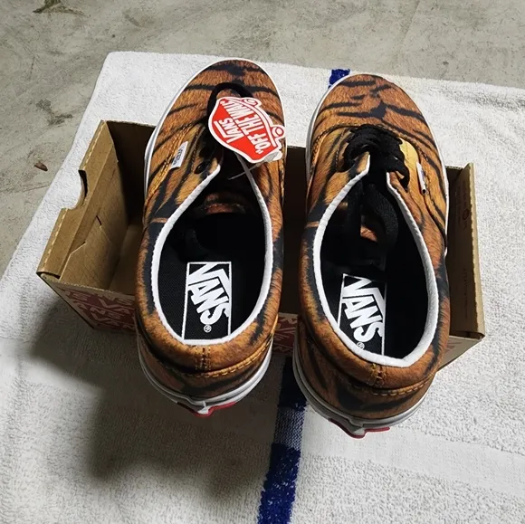 VANS ERA Men's 4.5 / Women's 6 Skate Shoes Tiger/True White