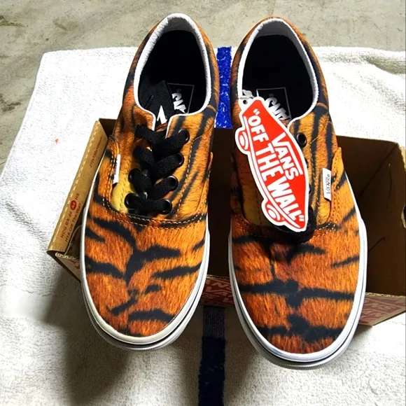 VANS ERA Men's 4.5 / Women's 6 Skate Shoes Tiger/True White