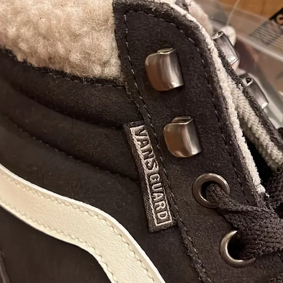 Vans Filmore Hi faux fur water resistant shoes sneakers new brown women’s size 8