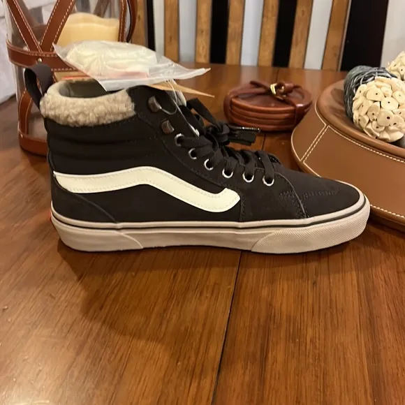 Vans Filmore Hi faux fur water resistant shoes sneakers new brown women’s size 8