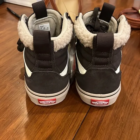 Vans Filmore Hi faux fur water resistant shoes sneakers new brown women’s size 8