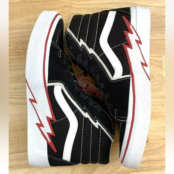 Vans Sk8-Hi Bolt Hi Top Sneakers Black/Racing Red Men's Size 7 Women’s 8.5