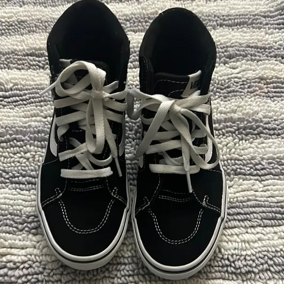 Vans Sk8-Hi Canvas Black &amp; White Shoes.  Size 4 Youth. Like New. Great condition