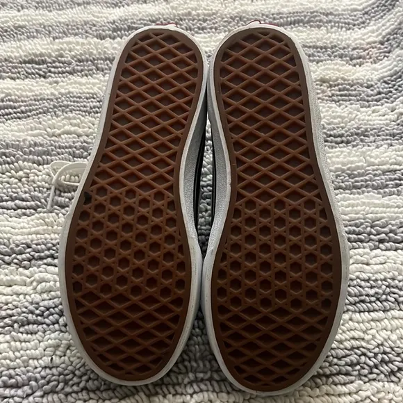 Vans Sk8-Hi Canvas Black &amp; White Shoes.  Size 4 Youth. Like New. Great condition