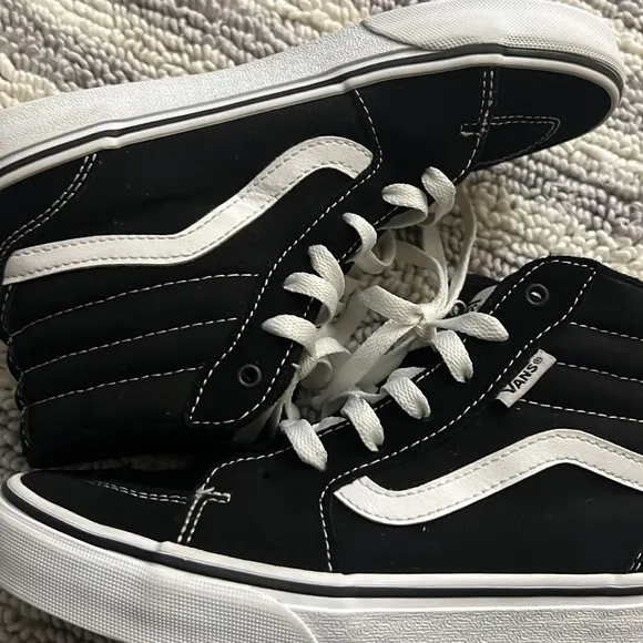 Vans Sk8-Hi Canvas Black &amp; White Shoes.  Size 4 Youth. Like New. Great condition