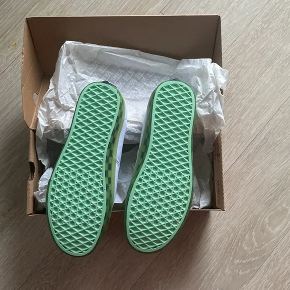 Vans Translucent Shoes in White / Green 8.5