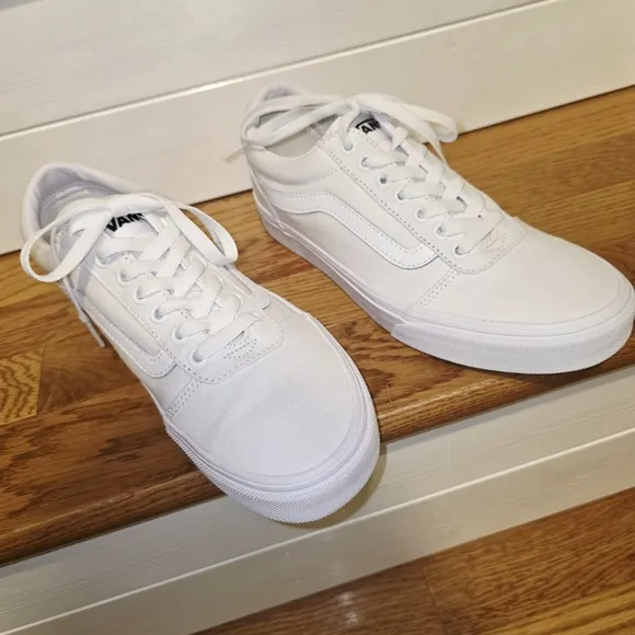 Vans Ward Canvas Shoe Old School Triple White Size 8 NEW #500714