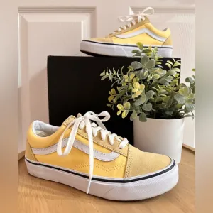 VANS ~ Women’s Canvas and Suede Yellow and White Sneakers size 7