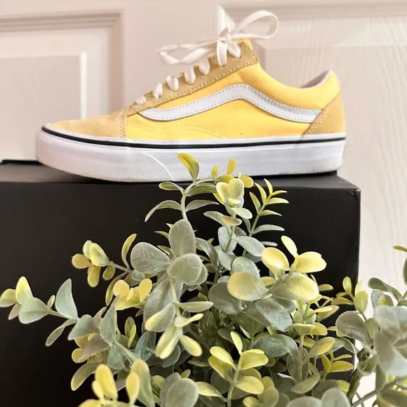 VANS ~ Women’s Canvas and Suede Yellow and White Sneakers size 7