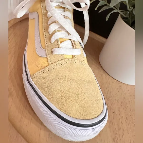 VANS ~ Women’s Canvas and Suede Yellow and White Sneakers size 7