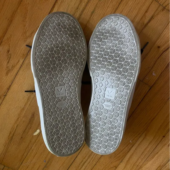 Veja Campo Sneakers Black &amp; White shoes athletic trainers Revolve 41 10