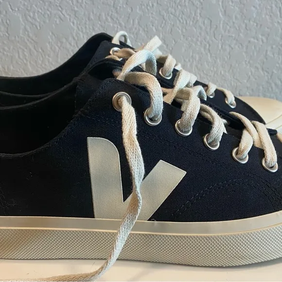 Veja Mens Wata II Low Canvas Black Pierre