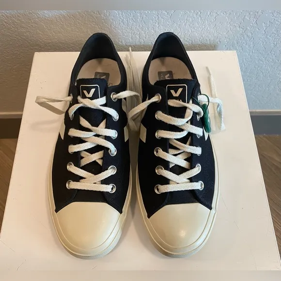 Veja Mens Wata II Low Canvas Black Pierre