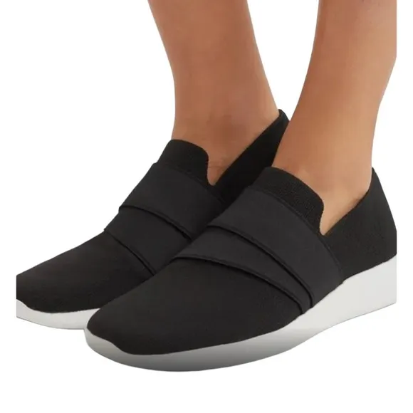 VINCE‎ Women's Size 7 Aston Black Knit Comfort Slip-On Sneakers Shoes.