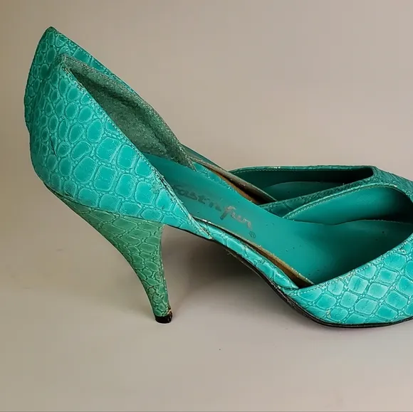 Vintage Bright Turquoise 80s Glam Faux Snakeskin Pumps