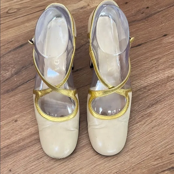 Vintage leather Prada shoes, size 37 (us 7)