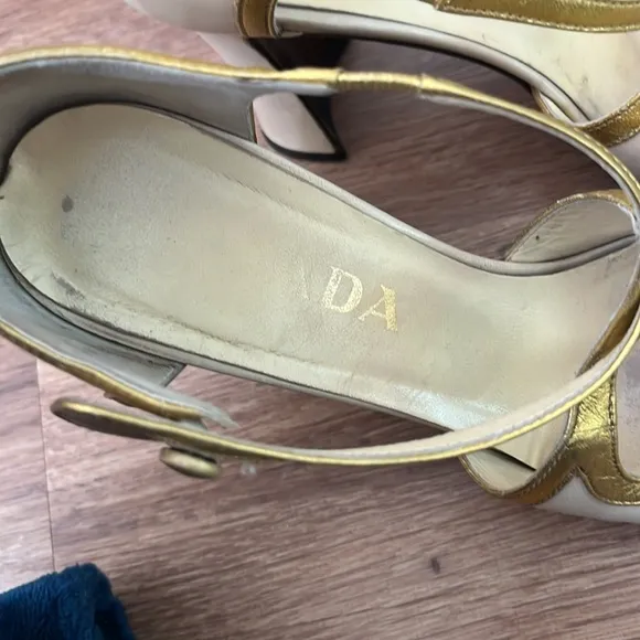 Vintage leather Prada shoes, size 37 (us 7)