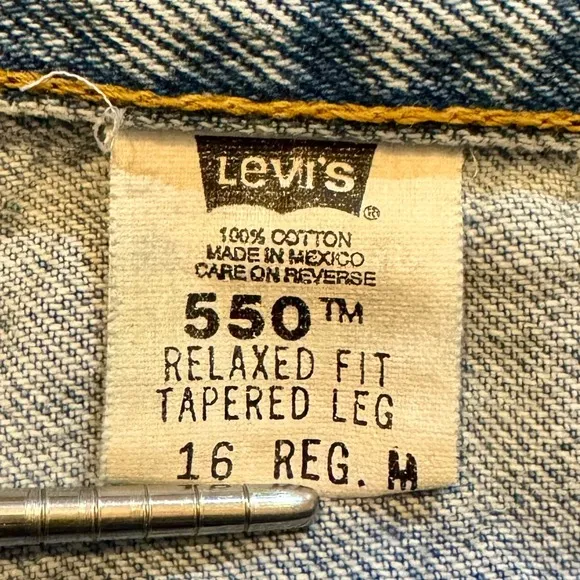 Vintage Levi's 550 Jeans Relaxed Fit Tapered Leg Light Wash‎ Denim
