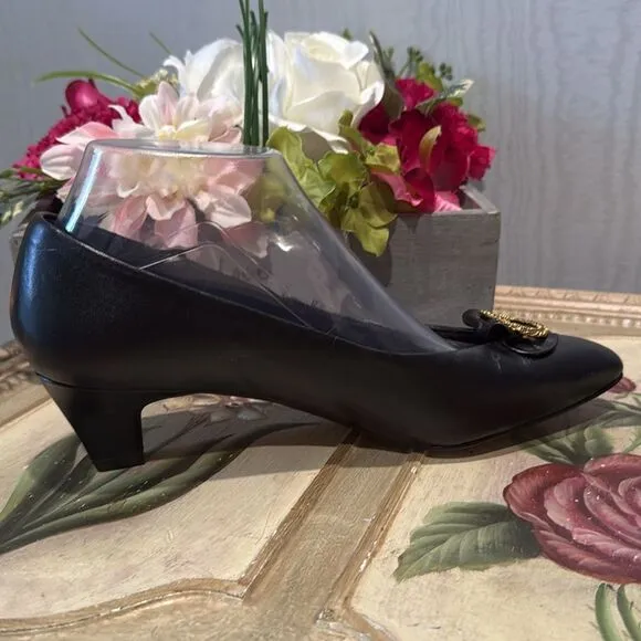 Vintage Naturalizer Soft Shoes Low Heel Pumps Heels Black Feminine Buckle Sz 8