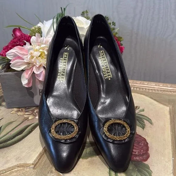 Vintage Naturalizer Soft Shoes Low Heel Pumps Heels Black Feminine Buckle Sz 8