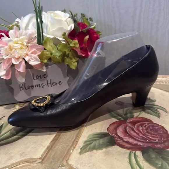 Vintage Naturalizer Soft Shoes Low Heel Pumps Heels Black Feminine Buckle Sz 8