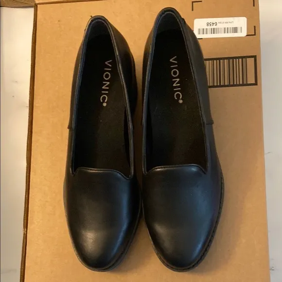 Vionic Women's Black Loafers Wedge heel Size 8 With Box