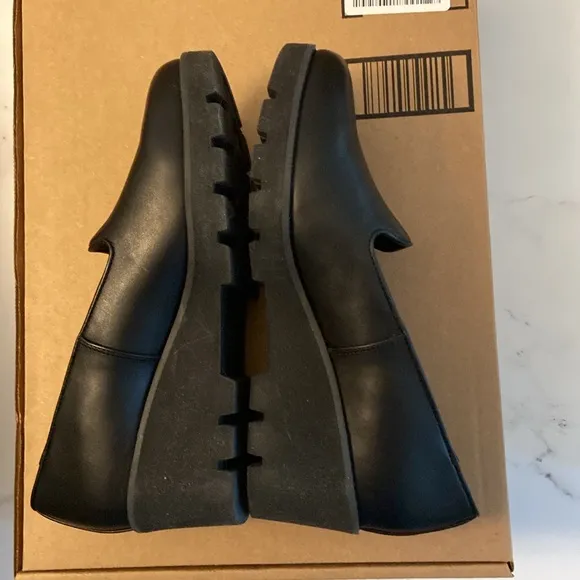 Vionic Women's Black Loafers Wedge heel Size 8 With Box