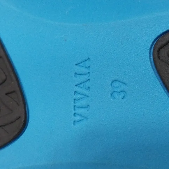 Vivaia Margot Walker V Cut Flats