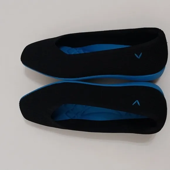 Vivaia Margot Walker V Cut Flats