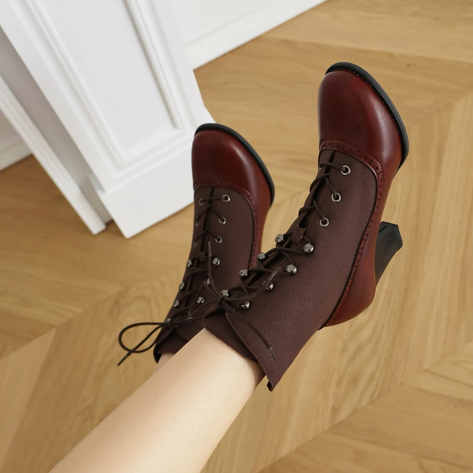 VougeVamp Women's Vintage British Style Ankle Boots – Lace-Up Closure with Block Heel