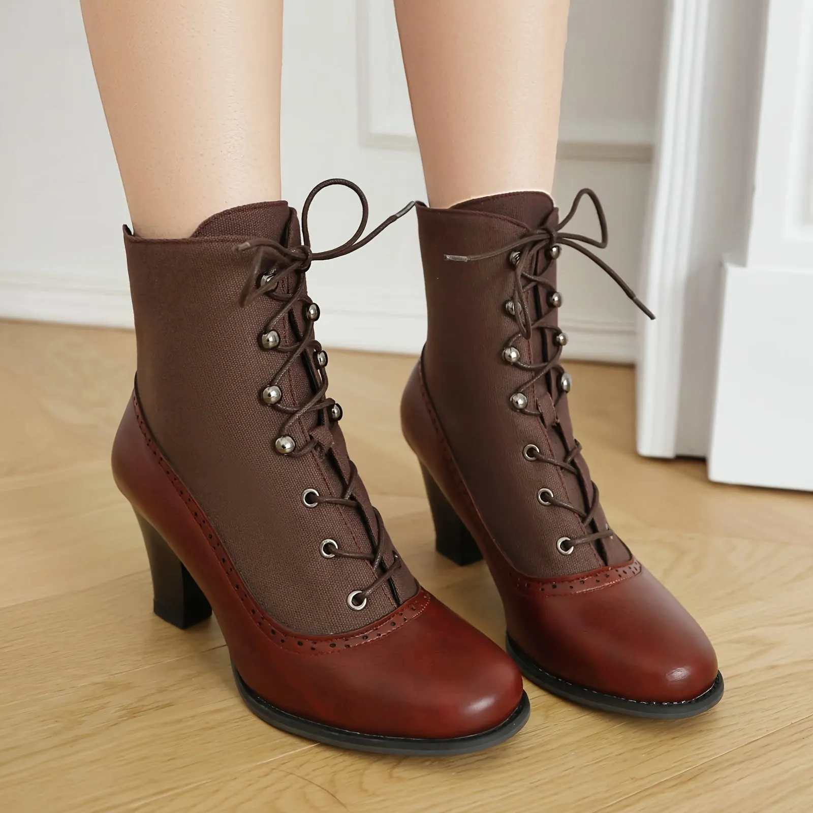 VougeVamp Women's Vintage British Style Ankle Boots – Lace-Up Closure with Block Heel