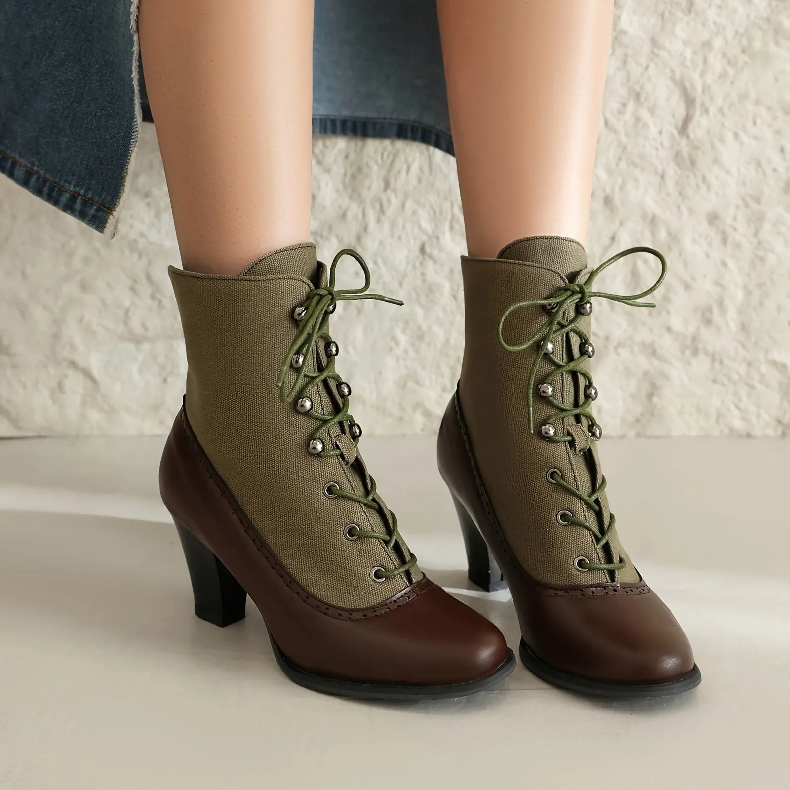 VougeVamp Women's Vintage British Style Ankle Boots – Lace-Up Closure with Block Heel