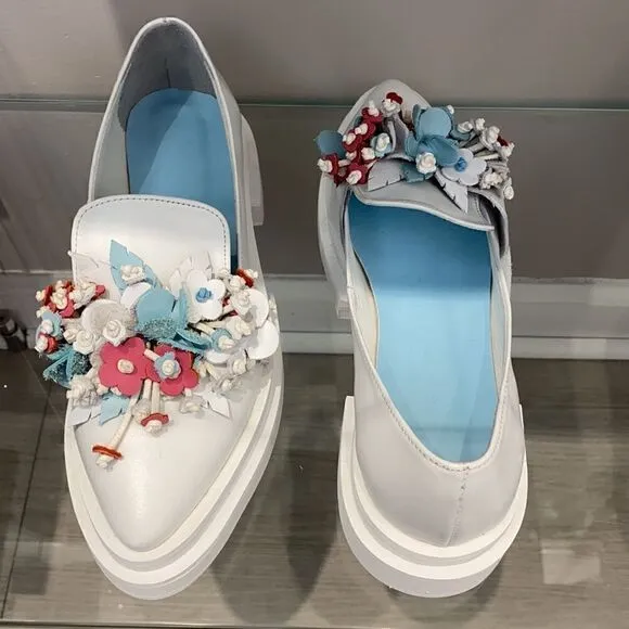 White Leather shoes with handmade flowers