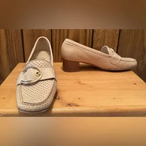 Woman STUART WEITZMAN beige Perforated Leather Slip On Mule Shoe Sz 8.5 Buckle