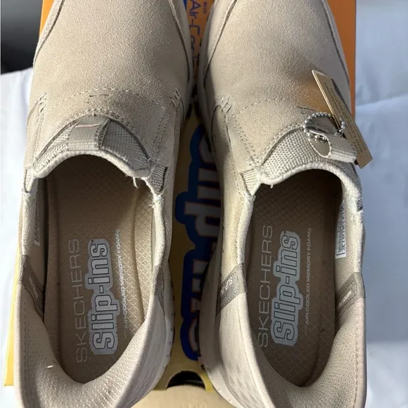 Women Skechers Slip-ins ,Hillcrest Sunapee Sneaker. 180016-TPE Size 8 Taupe NWB