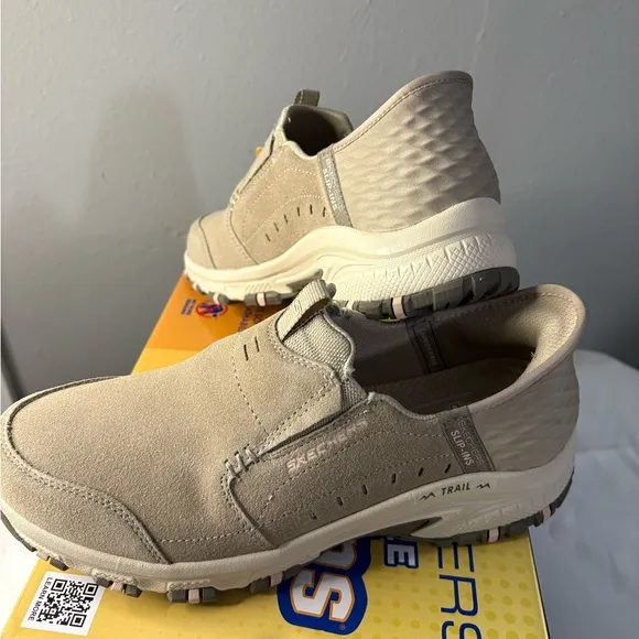 Women Skechers Slip-ins ,Hillcrest Sunapee Sneaker. 180016-TPE Size 8 Taupe NWB