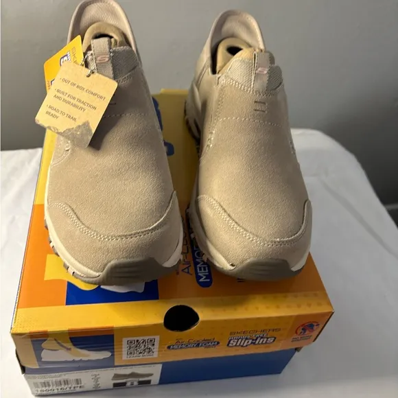 Women Skechers Slip-ins ,Hillcrest Sunapee Sneaker. 180016-TPE Size 8 Taupe NWB