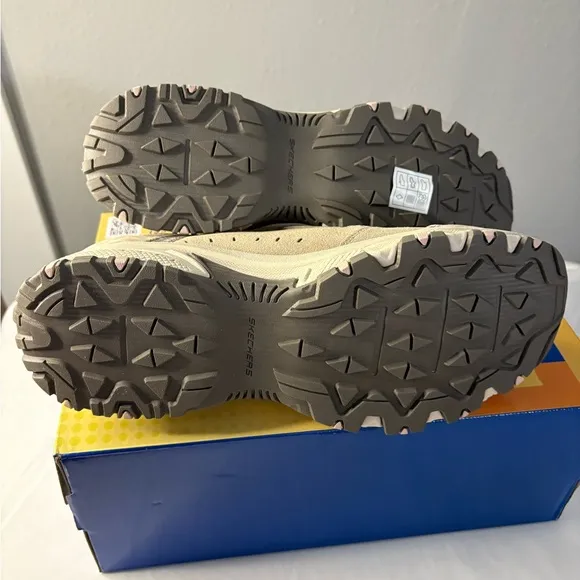 Women Skechers Slip-ins ,Hillcrest Sunapee Sneaker. 180016-TPE Size 8 Taupe NWB