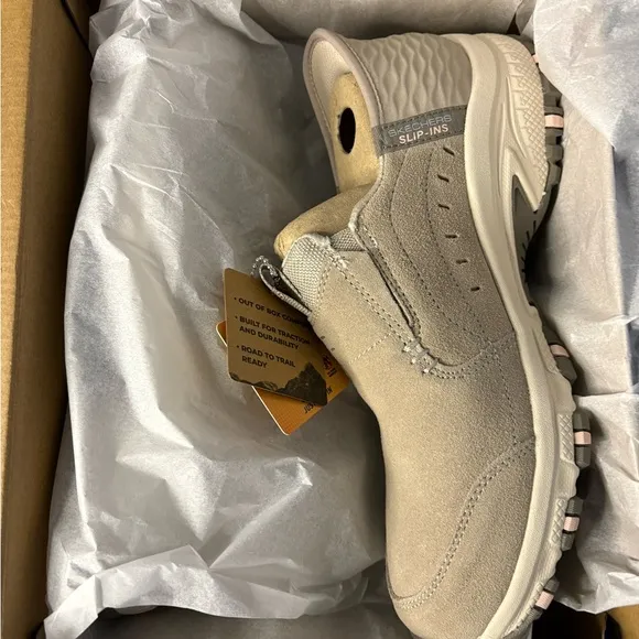 Women Skechers Slip-ins ,Hillcrest Sunapee Sneaker. 180016-TPE Size 8 Taupe NWB