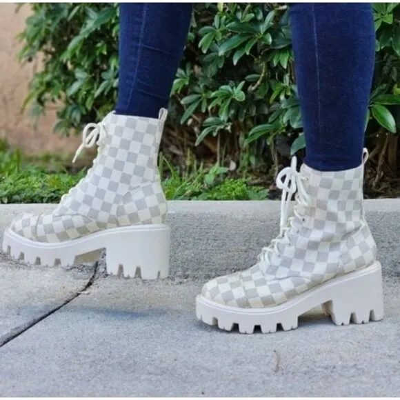 Womens Checkered Lace Up Block‎ Heel Boots