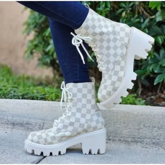 Womens Checkered Lace Up Block‎ Heel Boots
