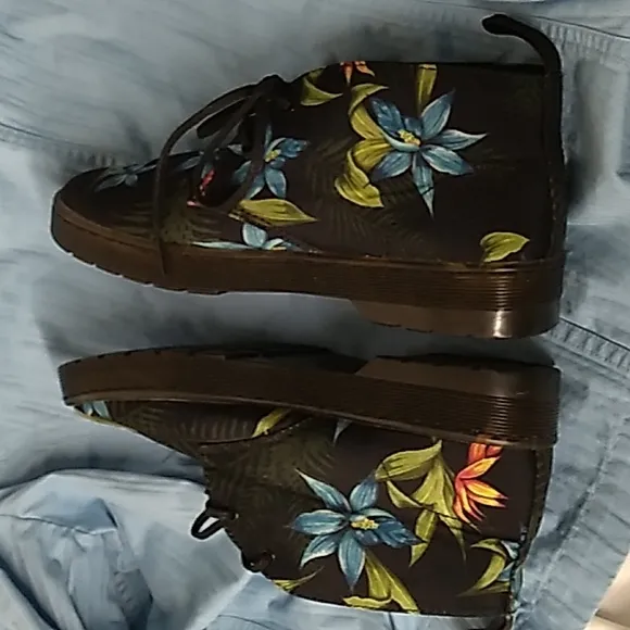 Women's Dr. Martens Daytona floral shoes size 7 💥LIKE NEW💥