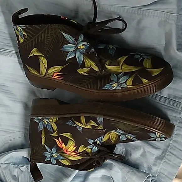 Women's Dr. Martens Daytona floral shoes size 7 💥LIKE NEW💥